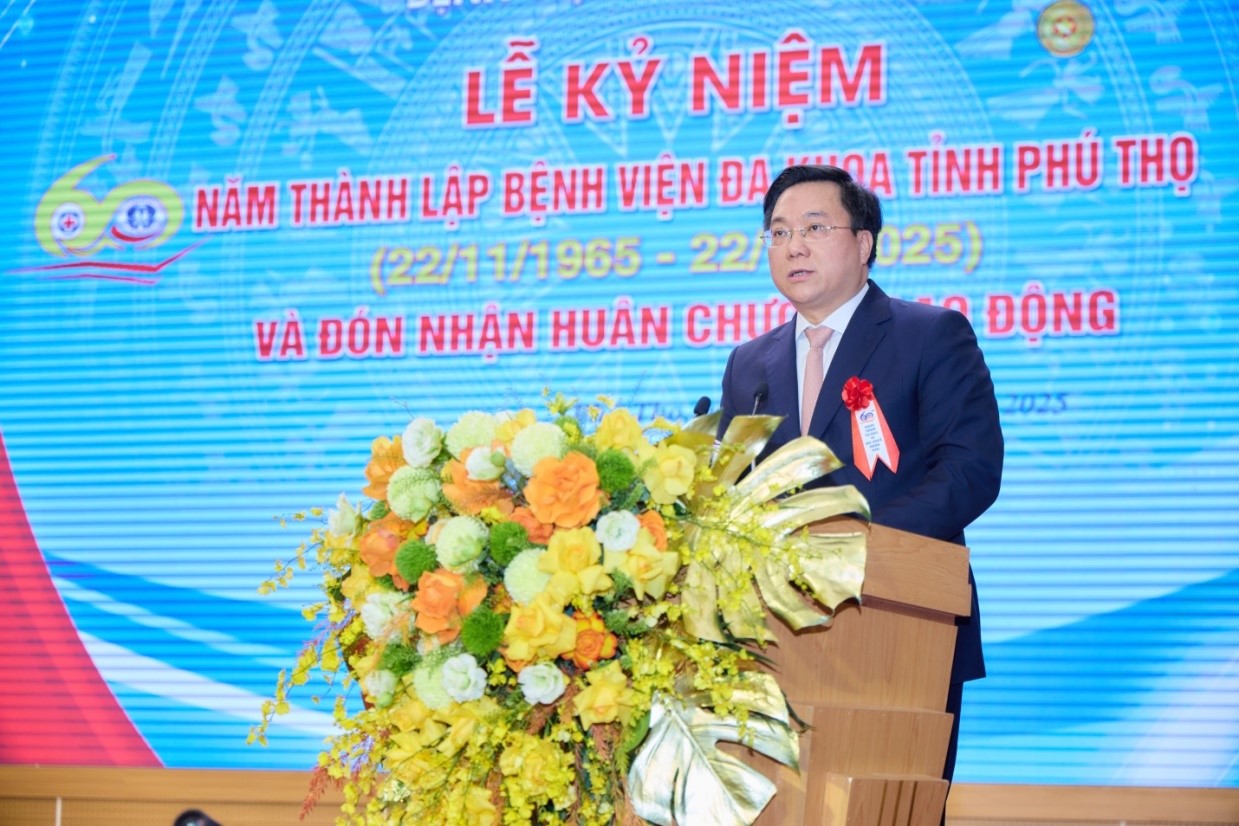 Đồng chí Trần Duy Đông – Phó Bí thư Tỉnh ủy, Chủ tịch UBND tỉnh phát biểu tại chương trình