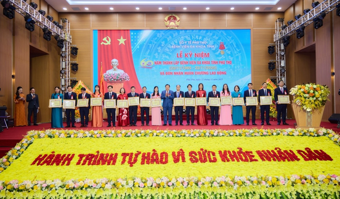 18 tập thể vinh dự nhận bằng khen của Chủ tịch UBND tỉnh