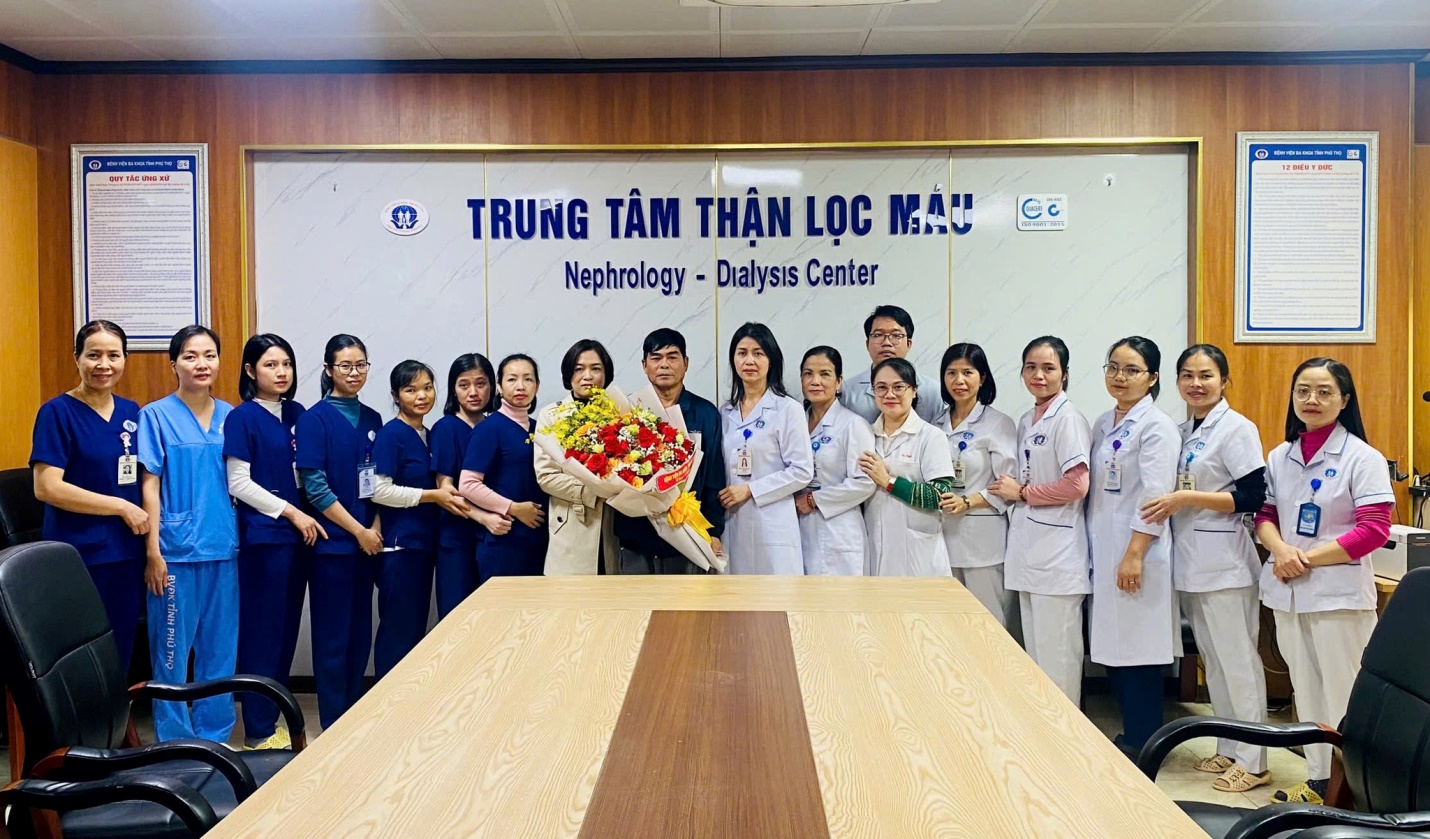 Hành trình 10 năm kết nối và hiện thực hóa những ước mơ “hồi sinh” cuộc sống – Công tác hiến, ghép mô, tạng tại Bệnh viện Đa khoa tỉnh Phú Thọ 8 Niềm hạnh phúc của người bệnh được ghép tạng từ người cho chết não tại Bệnh viện Đa khoa tỉnh Phú Thọ