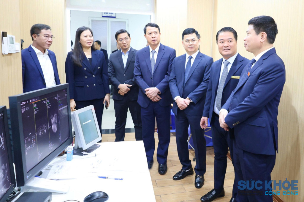 Phú Thọ: Y tế cơ sở chuyển mình mạnh sau 4 tháng sáp nhập 3 Bí thư tỉnh ủy Trương Quốc Huy và đoàn công tác thăm cơ sở vật chất trang thiết bị Bệnh viện đa khoa tỉnh Phú Thọ