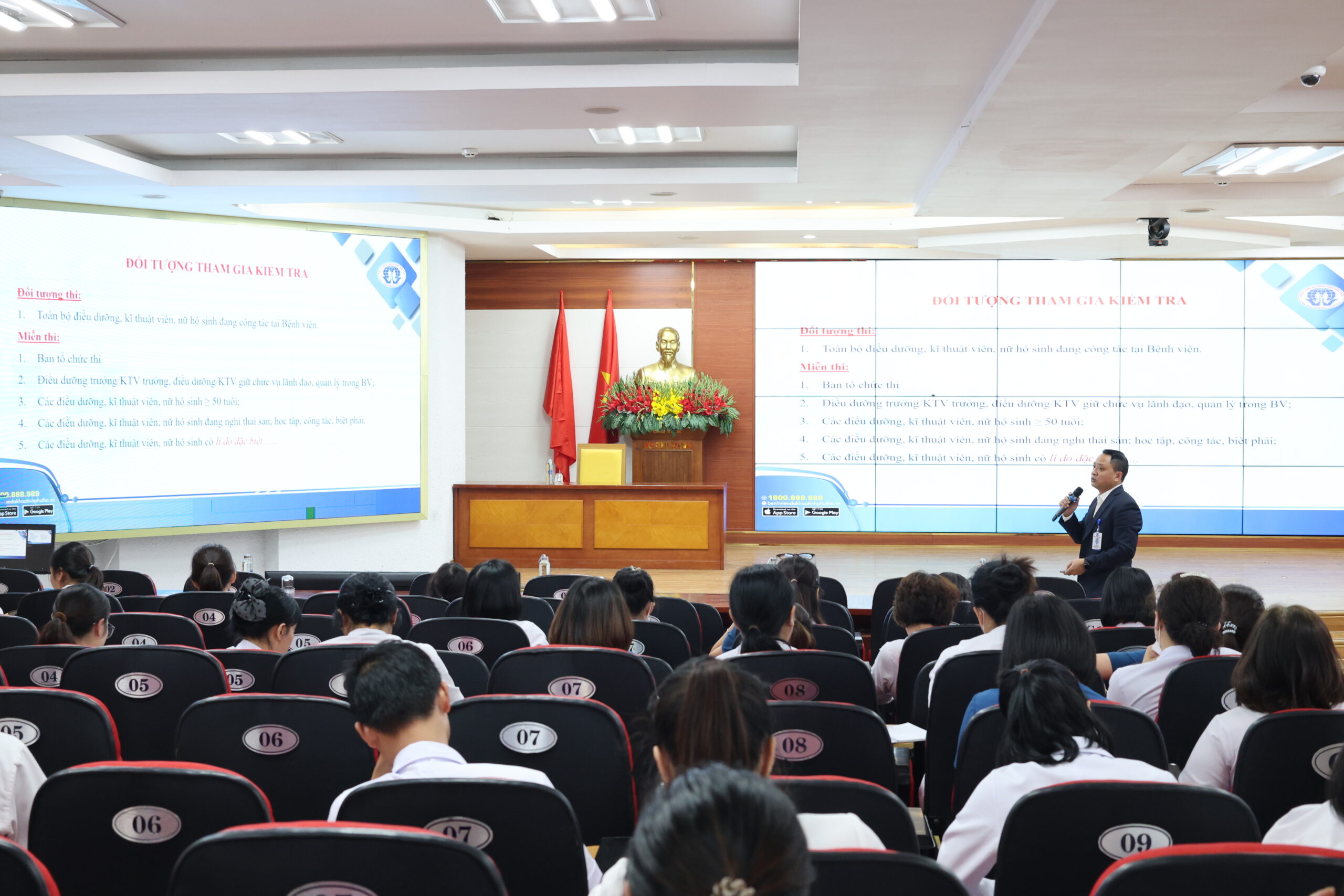 ThS. Phạm Ngọc Vinh – Trưởng phòng Điều dưỡng trình bày báo cáo tại chương trình