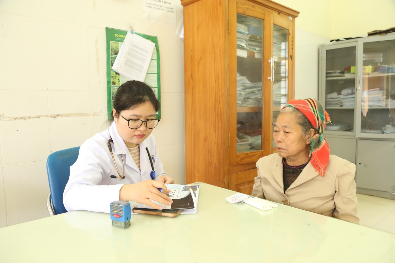 Chương trình Khám bệnh, tư vấn, cấp phát thuốc miễn phí và tặng quà cho người dân xã Pà Cò 5 a5 4