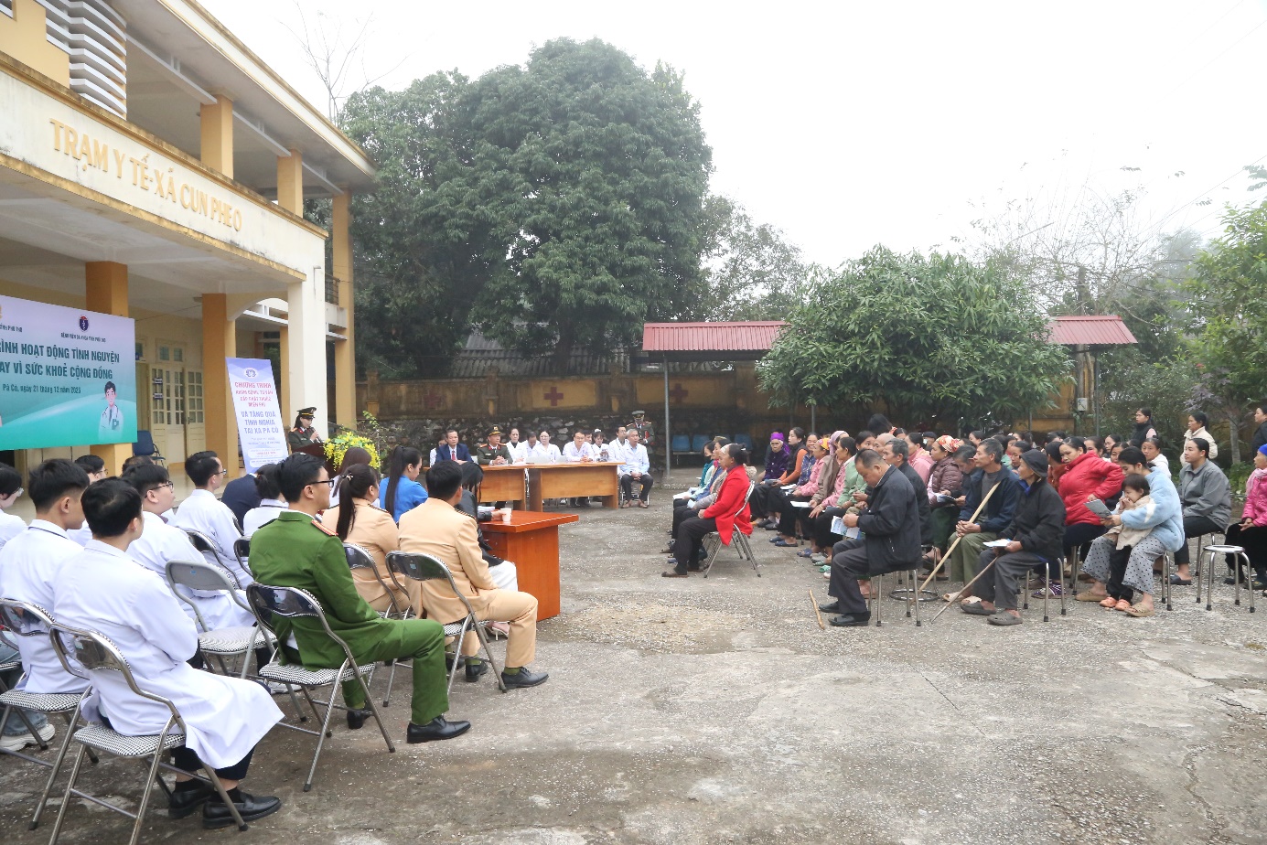 Chương trình Khám bệnh, tư vấn, cấp phát thuốc miễn phí và tặng quà cho người dân xã Pà Cò 6 a6 3