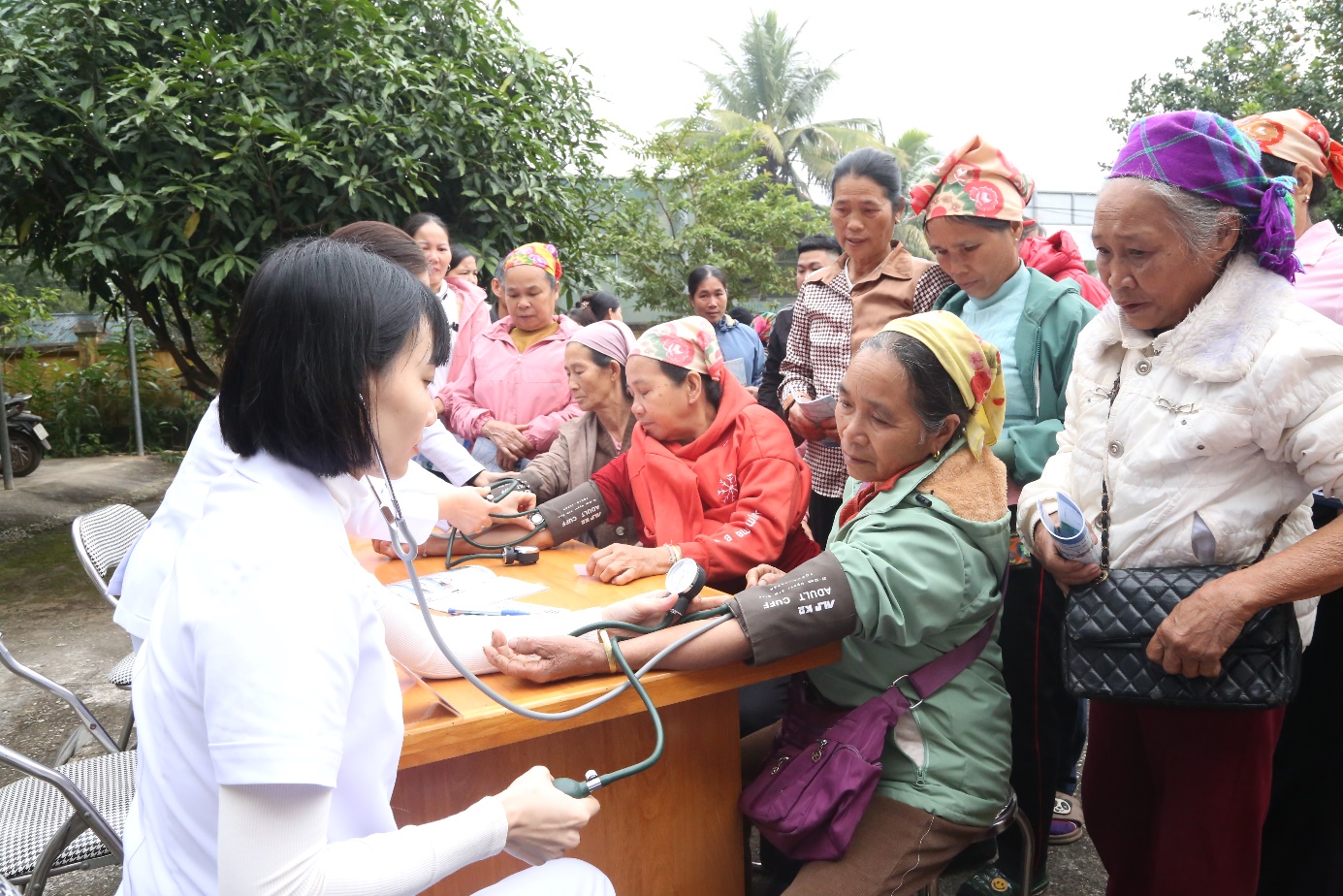 Chương trình Khám bệnh, tư vấn, cấp phát thuốc miễn phí và tặng quà cho người dân xã Pà Cò 7 a7
