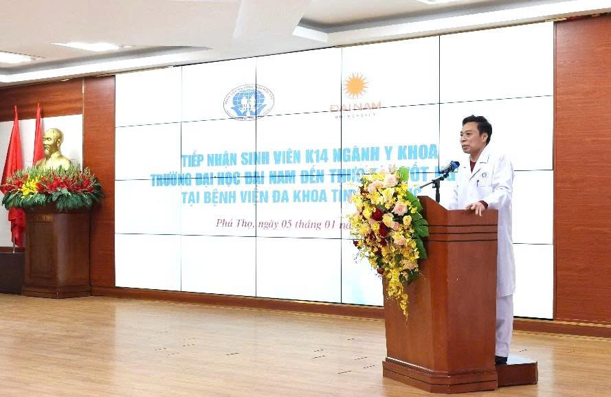 Bệnh viện Đa khoa tỉnh Phú Thọ tiếp nhận sinh viên Trường Đại học Đại Nam đến thực tập tốt nghiệp 1 PGS. TS Nguyễn Văn Sơn – Phó Giám đốc Bệnh viện Đa khoa tỉnh Phú Thọ phát biểu tại chương trình.