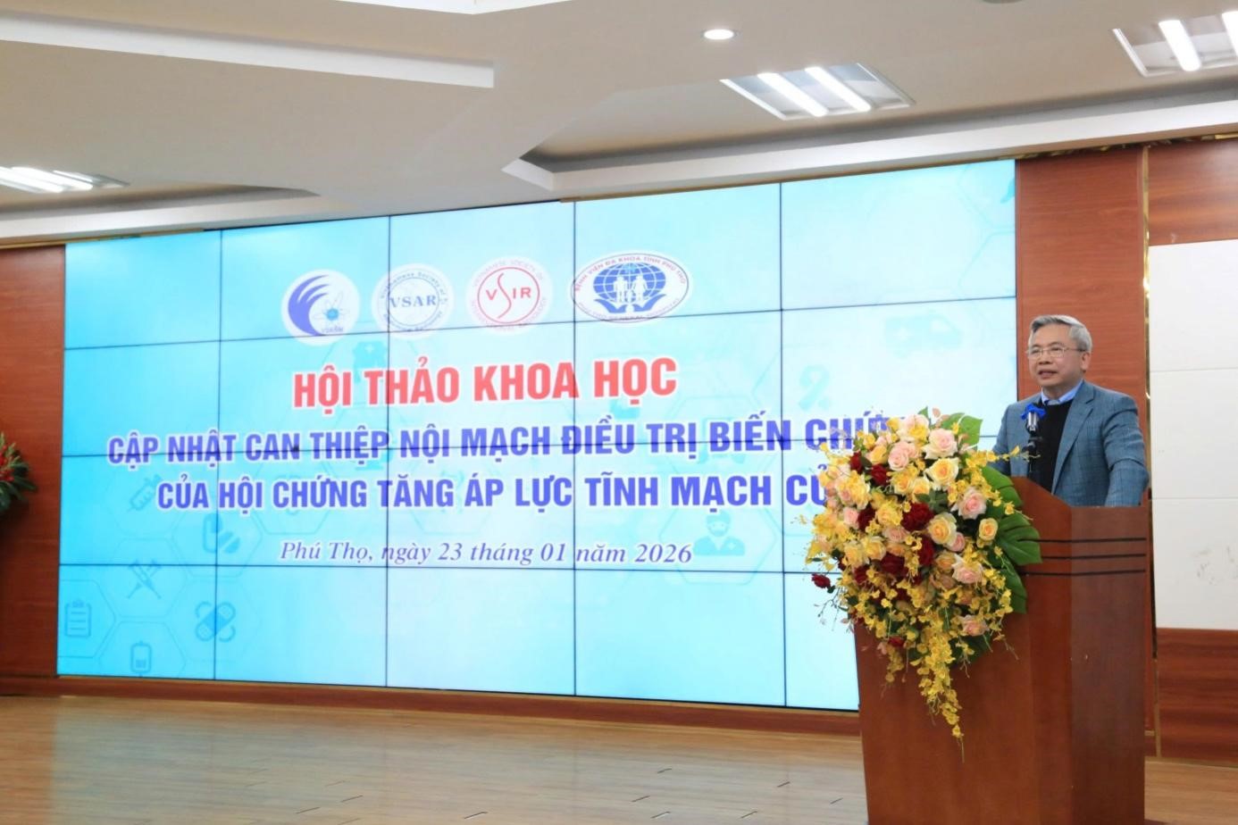 GS.TS. Phạm Minh Thông – Chủ tịch Hội Điện quang và Y học Hạt nhân Việt Nam phát biểu tại hội thảo