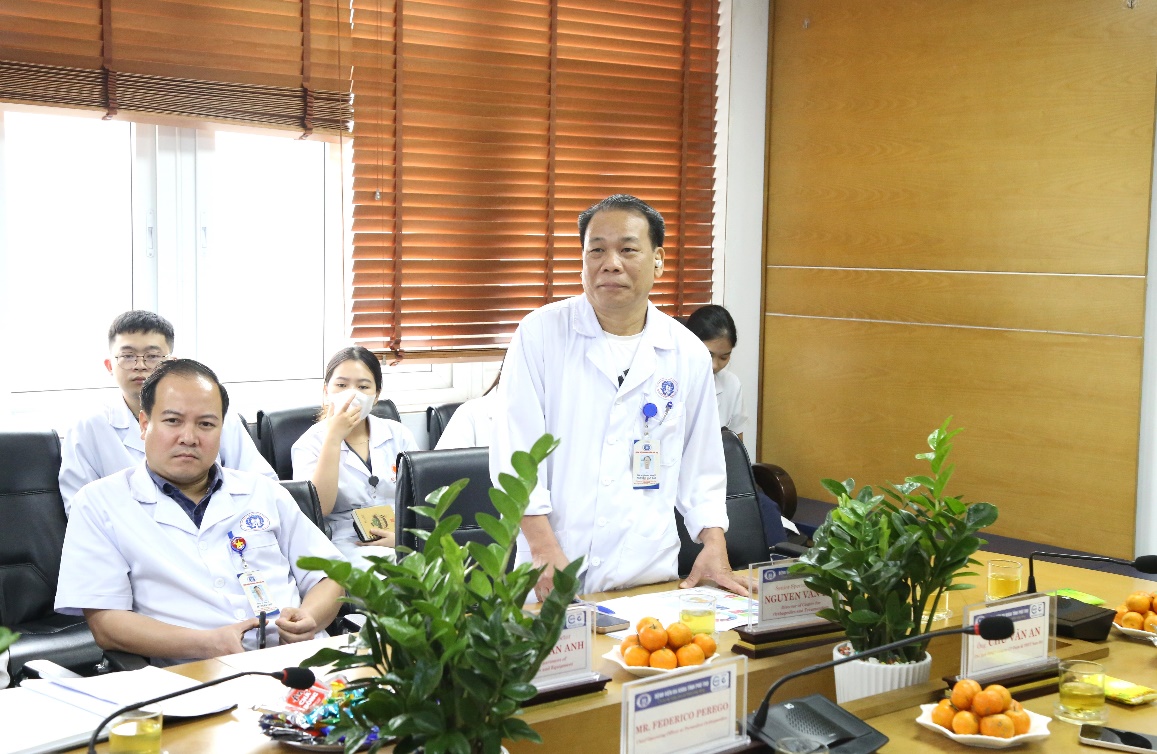 Chương trình chia sẻ kinh nghiệm giữa đoàn chuyên gia Cộng hòa Ý và Bệnh viện Đa khoa tỉnh Phú Thọ 3 BSCKII Nguyễn Văn Bảy – Giám đốc Trung tâm Chấn thương chỉnh hình, Trưởng khoa Ngoại chấn thương và Y học thể thao, Bệnh viện Đa khoa tỉnh Phú Thọ phát biểu tại chương trình