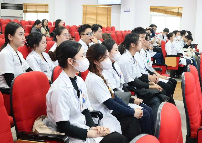 Bệnh viện Đa khoa tỉnh Phú Thọ tiếp nhận sinh viên Trường Đại học Đại Nam đến thực tập tốt nghiệp 5 Các sinh viên được phổ biến nội quy, quy chế của Bệnh viện