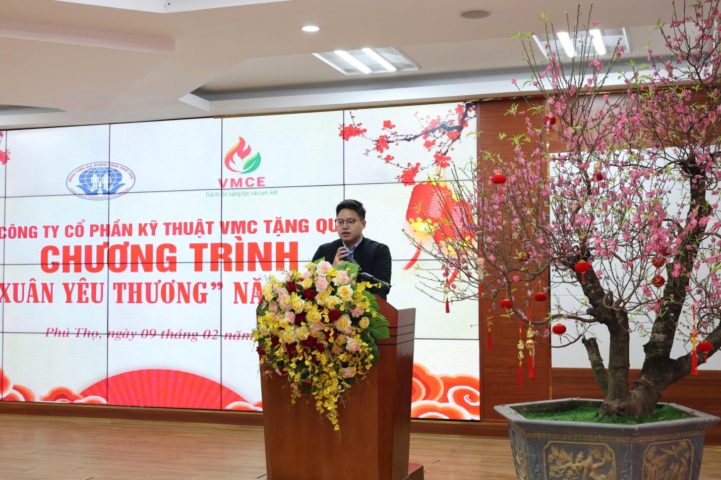 Công ty Cổ phần Kỹ thuật VMC trao quà Tết Bính Ngọ 2026 - sẻ chia yêu thương cùng người bệnh tại Bệnh viện Đa khoa tỉnh Phú Thọ 1 Ông Vũ Thành Chung – Chủ tịch Hội đồng quản trị Công ty Cổ phần Kỹ thuật VMC chia sẻ tại chương trình