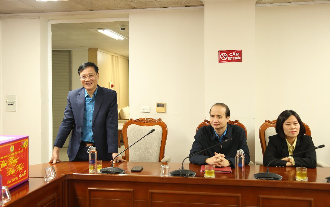 Đồng chí Phạm Tiến Dũng – Phó Trưởng ban Thường trực Ban Công tác Công đoàn, Liên đoàn Lao động tỉnh phát biểu tại chương trình

Tại chương trình, thay mặt Liên đoàn Lao động tỉnh, đồng chí Phạm Tiến Dũng đã tặng quà, gửi lời thăm hỏi và lời chúc mừng năm mới tốt đẹp nhất tới toà