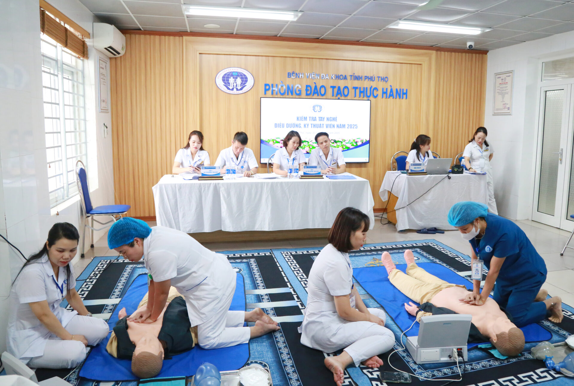 Điều dưỡng Đỗ Văn Trực với vai trò Ban Giám khảo trong chương trình Thi tay nghề điều dưỡng năm 2025