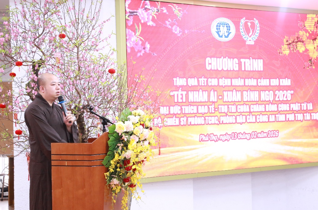 Hội Bảo trợ Người khuyết tật và Trẻ mồ côi tỉnh Phú Thọ tặng quà người bệnh có hoàn cảnh khó khăn tại Bệnh viện Đa khoa tỉnh Phú Thọ 1 Đại đức Thích Đạo Tế – Ủy viên Thường trực Giáo hội Phật giáo Việt Nam tỉnh Phú Thọ, Trụ trì Chùa Chàng Đông phát biểu tại chương trình