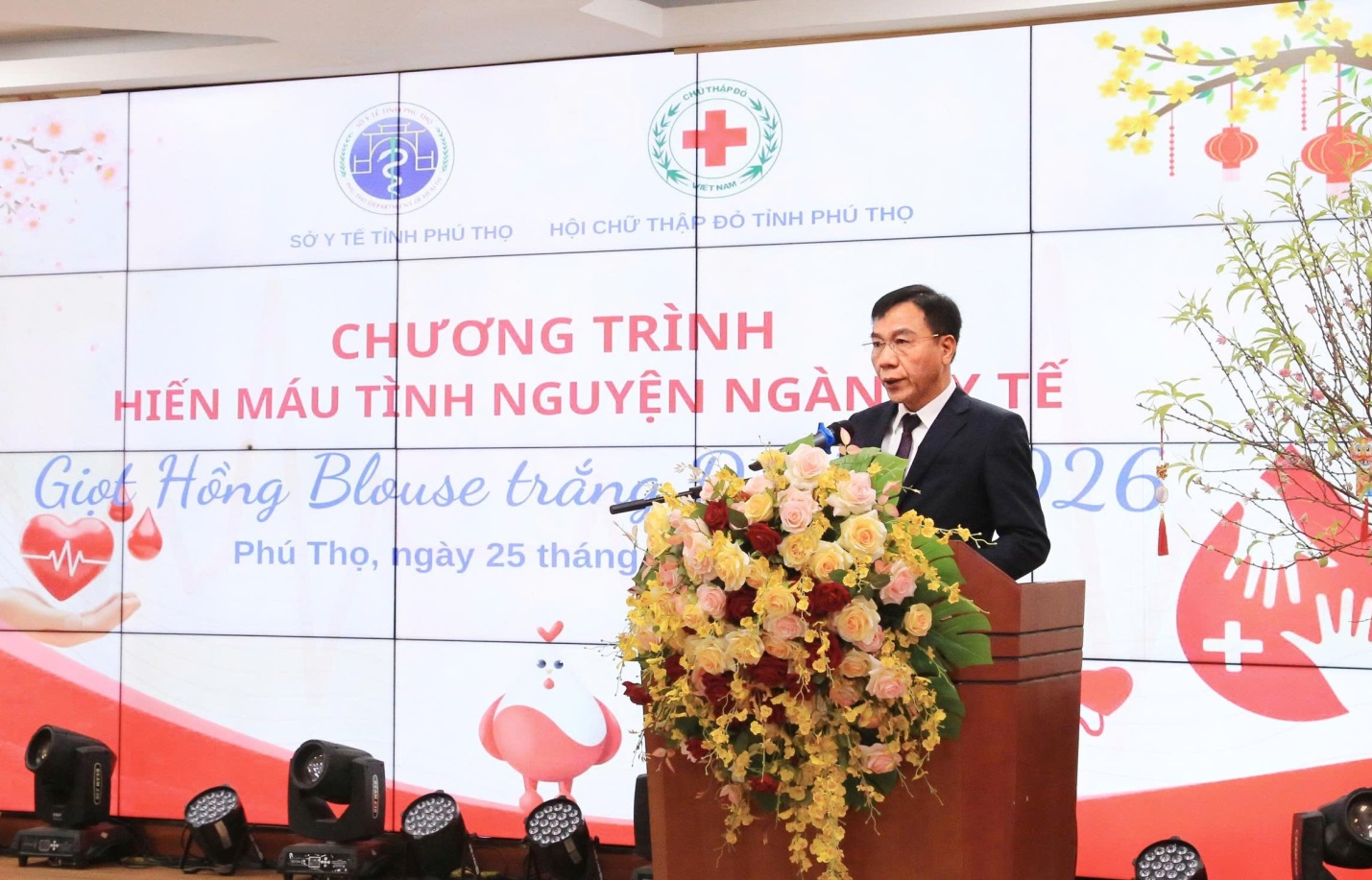 Chương trình hiến máu tình nguyện ngành Y tế “Giọt hồng Blouse trắng Đất Tổ 2026” - Lan tỏa nghĩa cử cao đẹp tại Bệnh viện Đa khoa tỉnh Phú Thọ 2 Đồng chí Lê Hồng Trung - Giám đốc Sở Y tế phát biểu tại chương trình