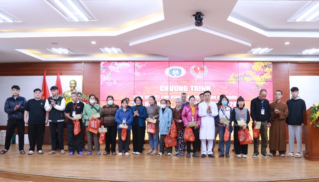 Hội Bảo trợ Người khuyết tật và Trẻ mồ côi tỉnh Phú Thọ tặng quà người bệnh có hoàn cảnh khó khăn tại Bệnh viện Đa khoa tỉnh Phú Thọ 3 a3 22