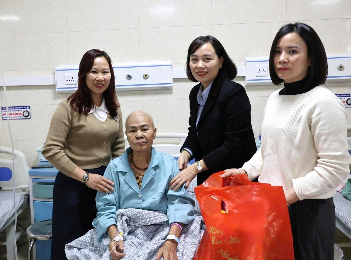 Trường Mầm non Hoa Hồng tặng quà cho người bệnh tại Bệnh viện Đa khoa tỉnh Phú Thọ nhân dịp Tết Nguyên Đán Bính Ngọ 2026 4 a4 8