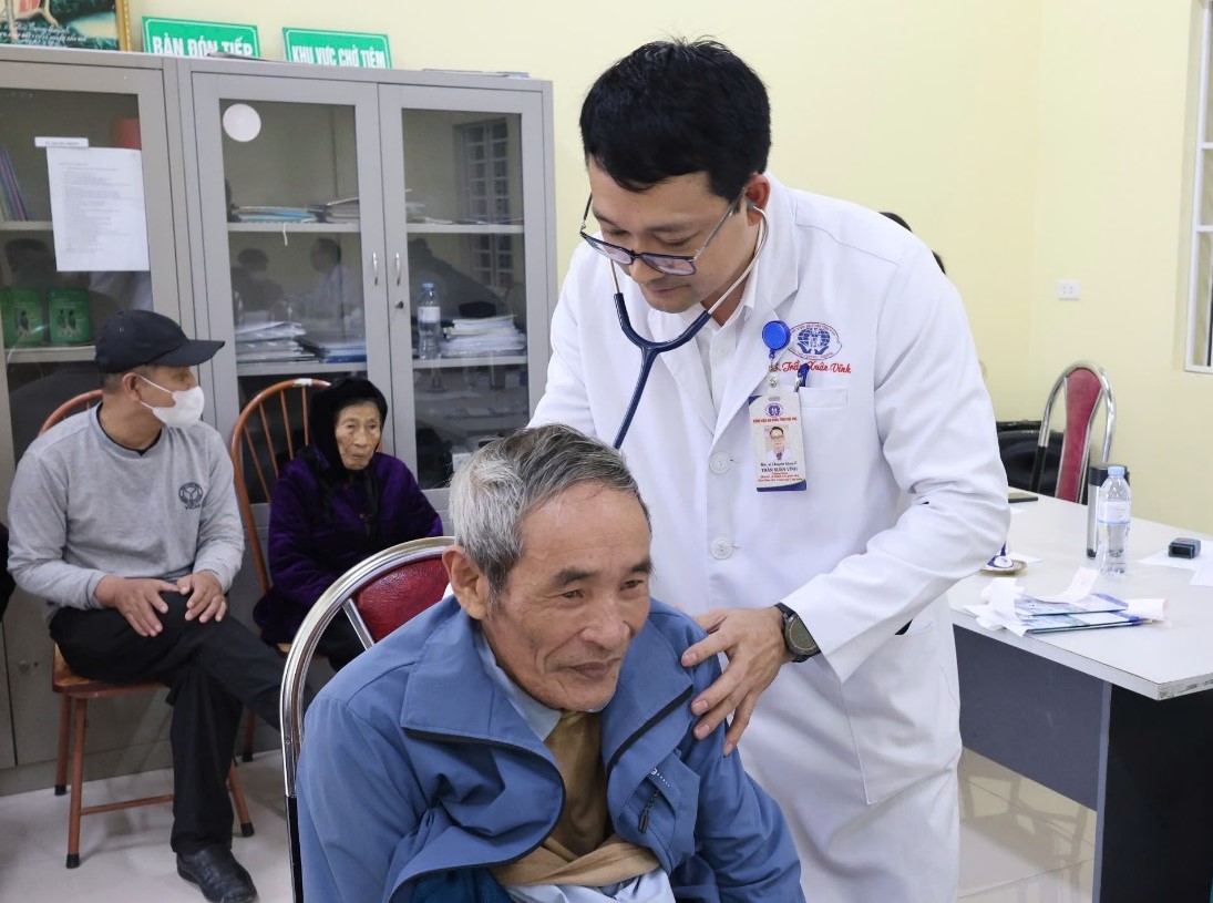 BSCKII Trần Xuân Vĩnh: Người thắp lửa hy vọng cho người bệnh ung thư 6 a6 10