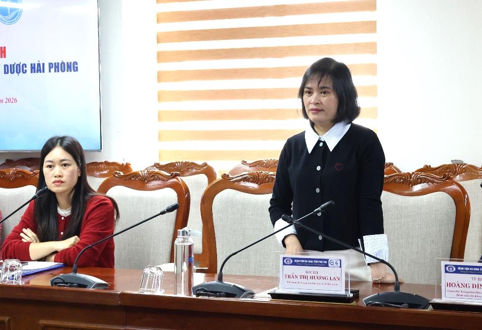 BSCKII Trần Thị Hương Lan – Phó Giám đốc Trung tâm Đào tạo và Chỉ đạo tuyến phát biểu tại buổi làm việc về chương trình hợp tác đào tạo, mở ra cơ hội đào tạo lý thuyết gắn liền với thực hành lâm sàng cho sinh viên của nhà trường trong môi trường thực tế tại Bệnh viện