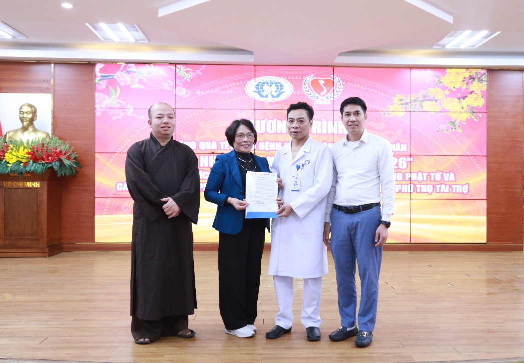 Hội Bảo trợ Người khuyết tật và Trẻ mồ côi tỉnh Phú Thọ tặng quà người bệnh có hoàn cảnh khó khăn tại Bệnh viện Đa khoa tỉnh Phú Thọ 6 a6 7