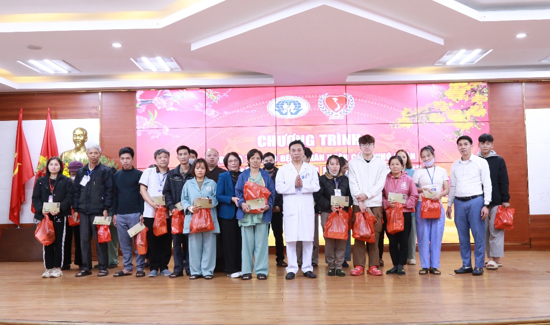 Hội Bảo trợ Người khuyết tật và Trẻ mồ côi tỉnh Phú Thọ tặng quà người bệnh có hoàn cảnh khó khăn tại Bệnh viện Đa khoa tỉnh Phú Thọ 9 a9 2