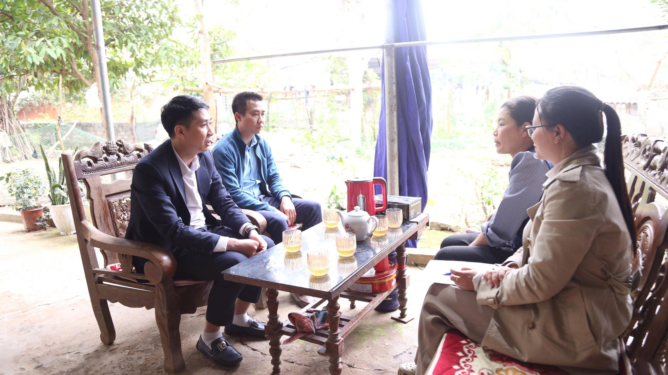 Đoàn công tác thăm hỏi thân nhân các gia đình người hiến tạng