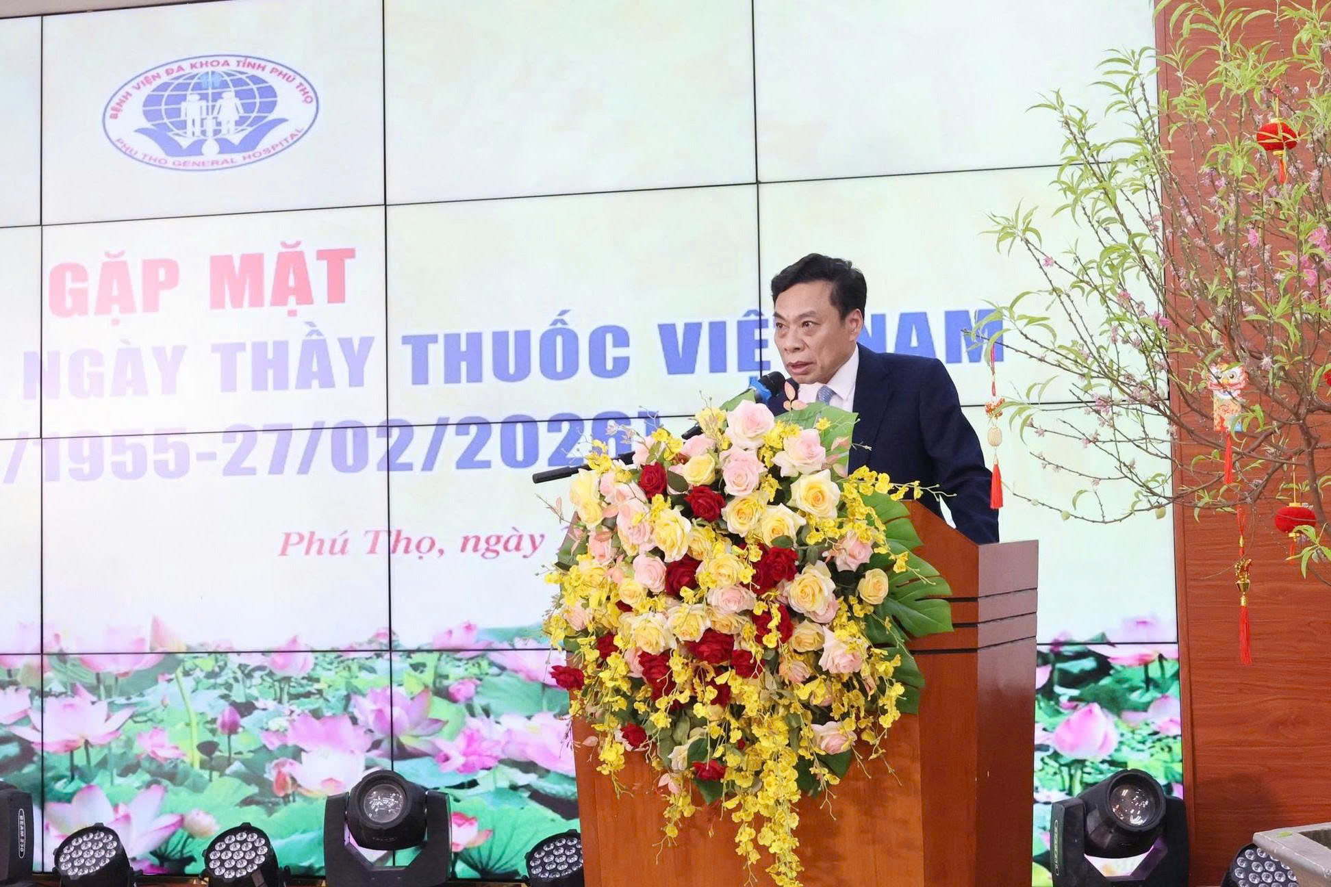 PGS. TS. BS Nguyễn Văn Sơn - Phó Giám đốc Bệnh viện đã đọc Thư của Chủ tịch Hồ Chí Minh gửi Hội nghị cán bộ Y tế ngày 27/02/1955