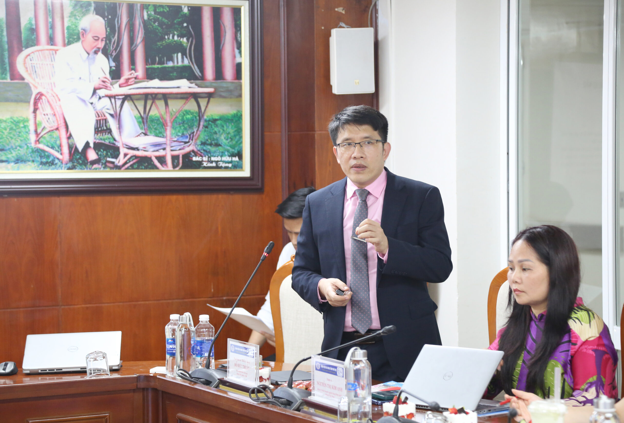 Hội thảo Chăm sóc toàn diện cho bệnh nhân biến chứng thần kinh và võng mạc do đái tháo đường 2 PGS. TS. BS Đỗ Đức Thuần trình bày báo cáo tại chương trình