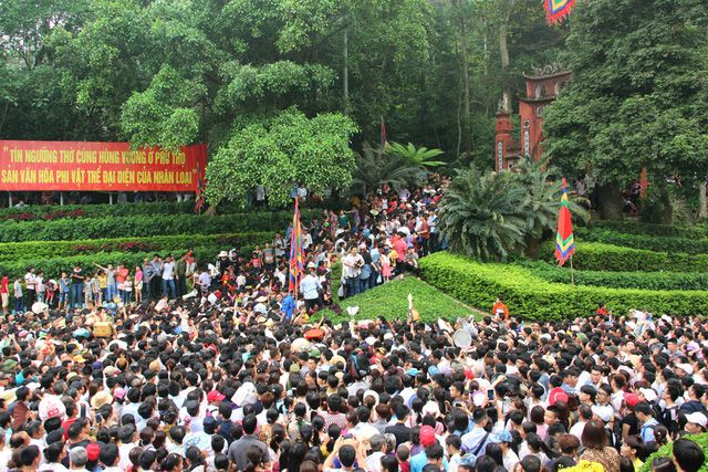 “Bí quyết” an toàn khi du xuân ngày tết 1 Du xuân, lễ hội đầu năm tại Đền Hùng (hình ảnh minh họa)