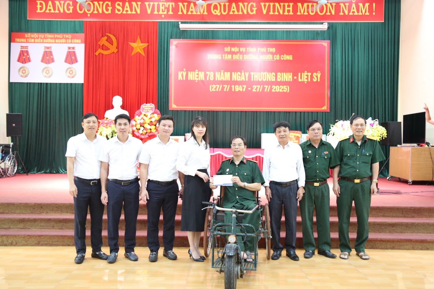 Ban Lãnh đạo Bệnh viện tổ chức thăm hỏi, tặng quà Mẹ Việt Nam anh hùng, thương binh, bệnh binh, gia đình chính sách,…