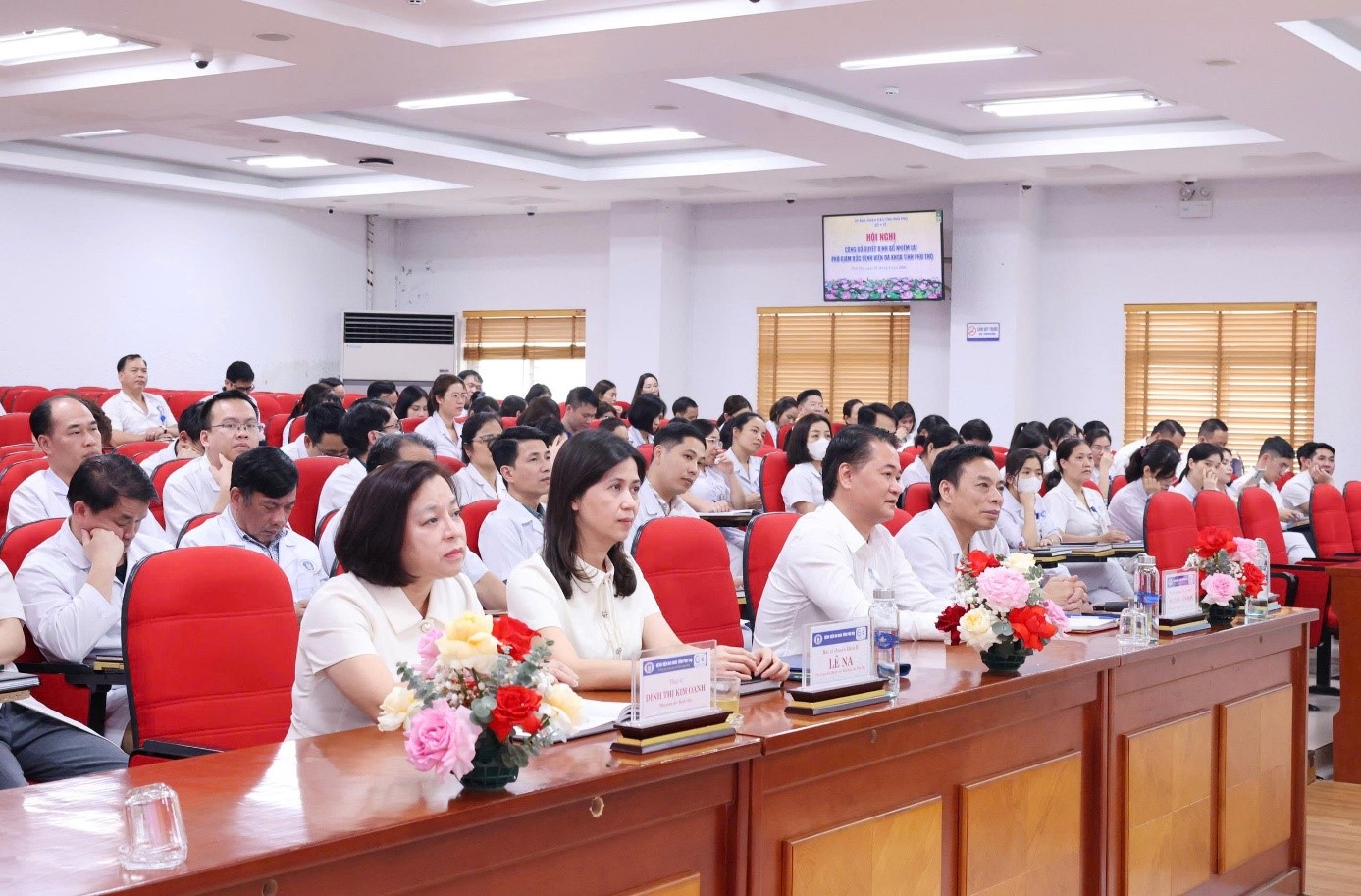 Hội nghị Công bố Quyết định bổ nhiệm lại Phó Giám đốc Bệnh viện Đa khoa tỉnh Phú Thọ 5 5