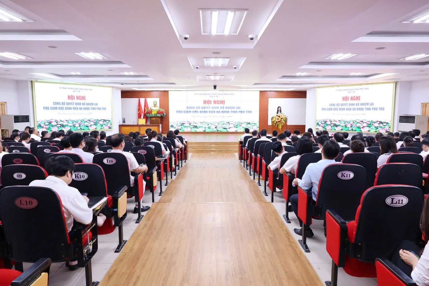 Hội nghị Công bố Quyết định bổ nhiệm lại Phó Giám đốc Bệnh viện Đa khoa tỉnh Phú Thọ 7 7