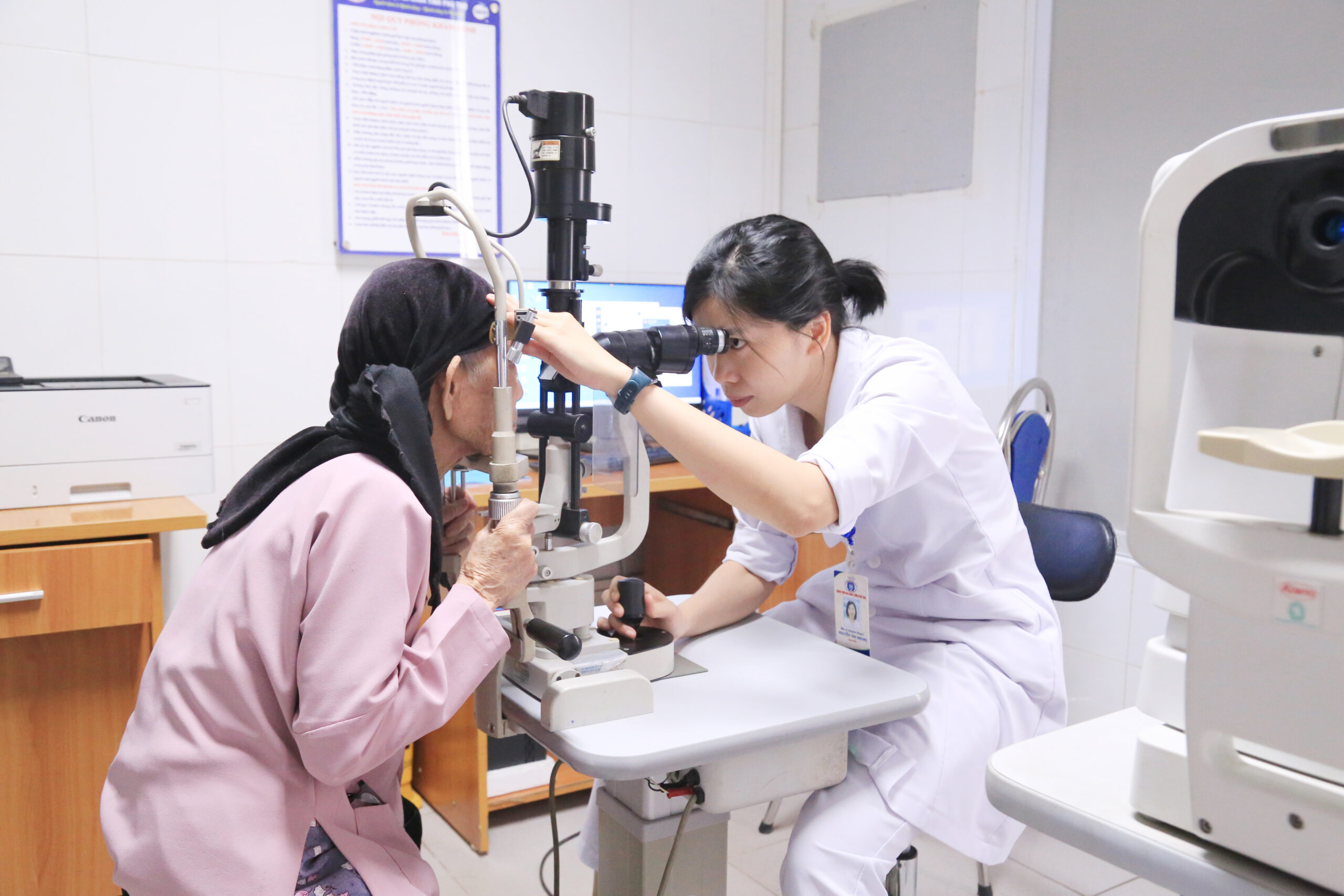 Mỗi thân nhân của người hiến tạng đều được các bác sĩ quan tâm thăm khám, kiểm tra sức khỏe cẩn thận