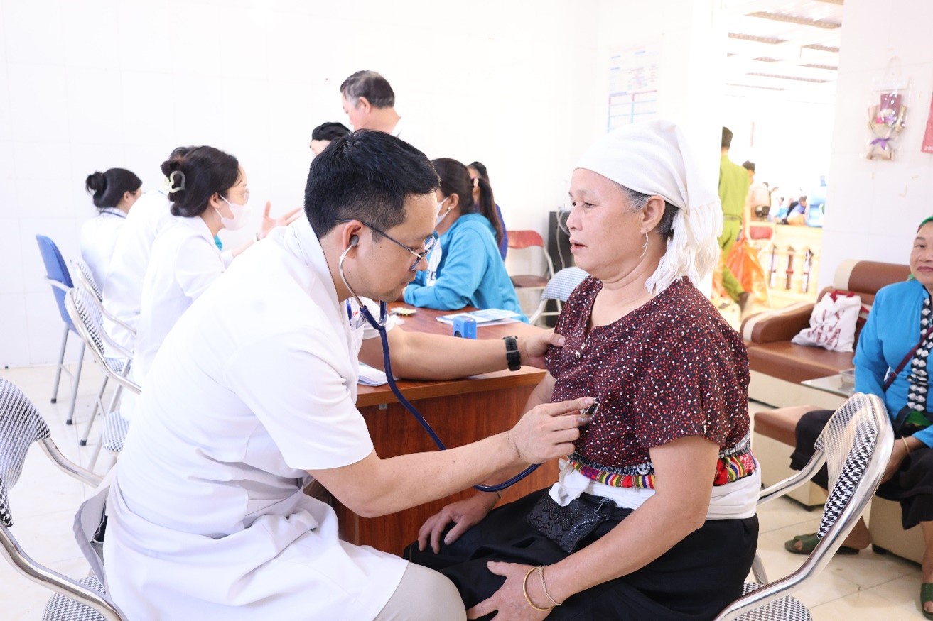 Chương trình khám bệnh, tư vấn sức khỏe và cấp phát thuốc miễn phí cho người dân tại xã Tân Pheo tỉnh Phú Thọ