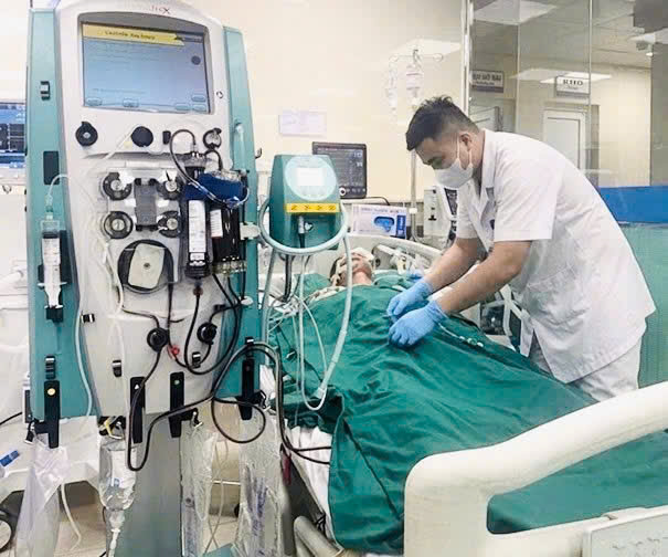 Ngừng tuần hoàn 2 lần liên tiếp, cụ ông 64 tuổi được cứu sống ngoạn mục nhờ báo động đỏ toàn viện