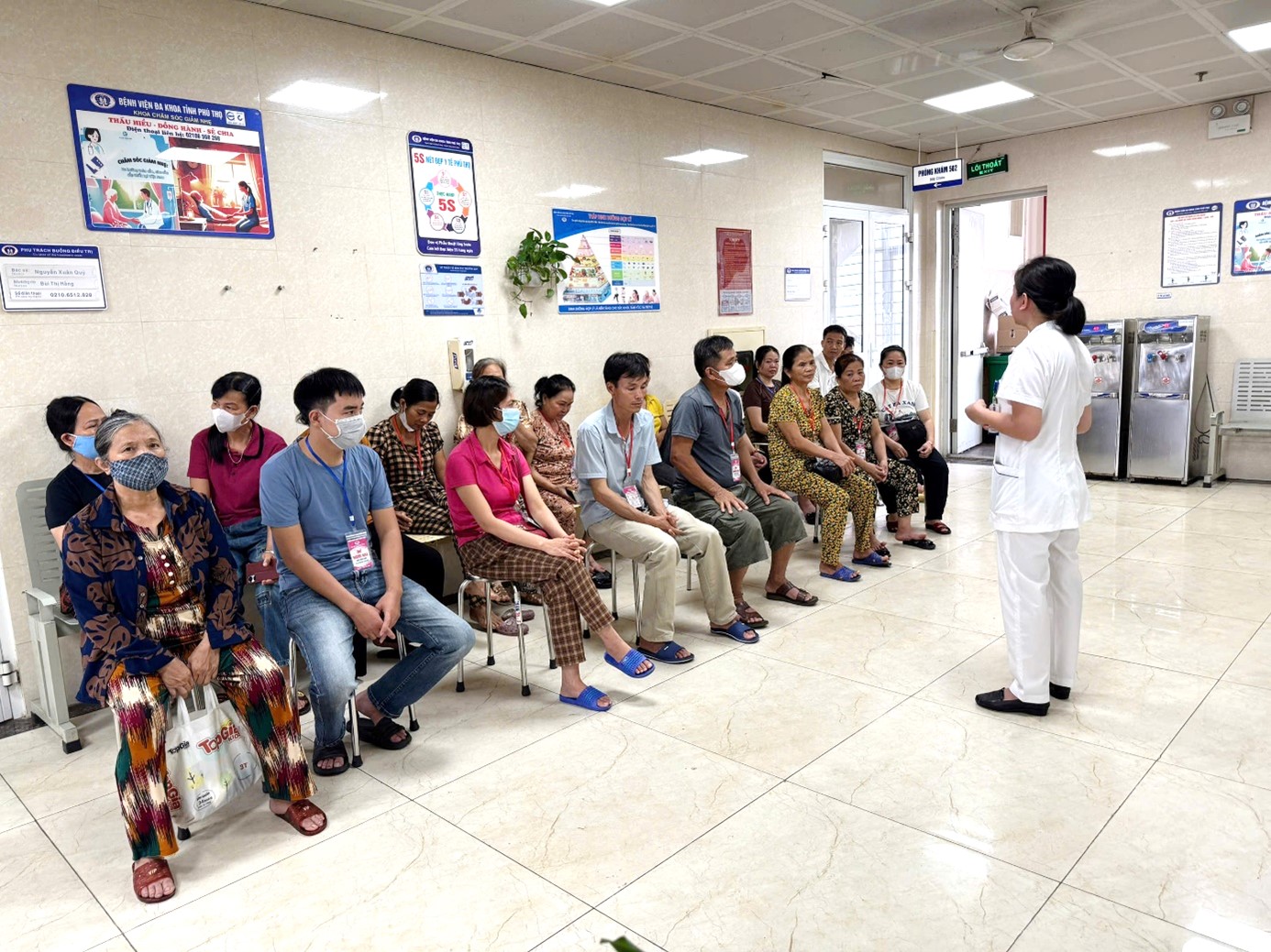 Đồng hành cùng người bệnh: Ba kỹ năng thiết yếu chăm sóc người bệnh ung thư tại nhà 3 Cham soc nguoi benh ung thu 3