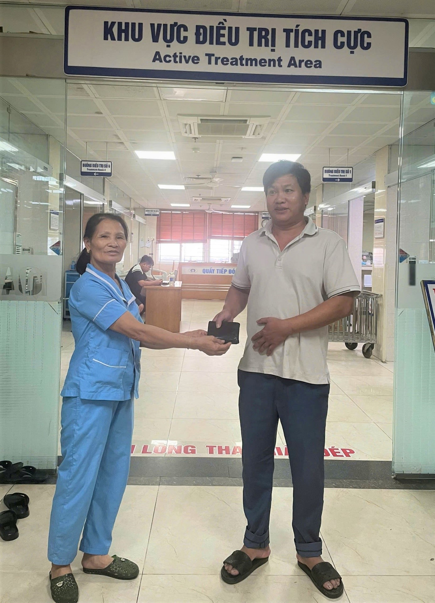 “Nhặt được của rơi, trao trả người mất” – Hành động đẹp của cô nhân viên vệ sinh tại Bệnh viện Đa khoa tỉnh Phú Thọ