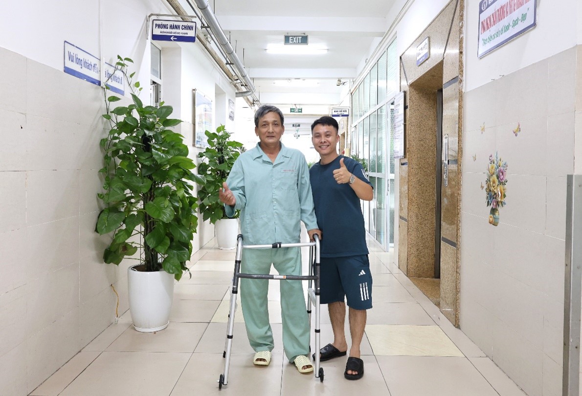Vượt hơn 1.000km gửi gắm niềm tin, người bệnh thoát khỏi những cơn đau khớp háng kéo dài