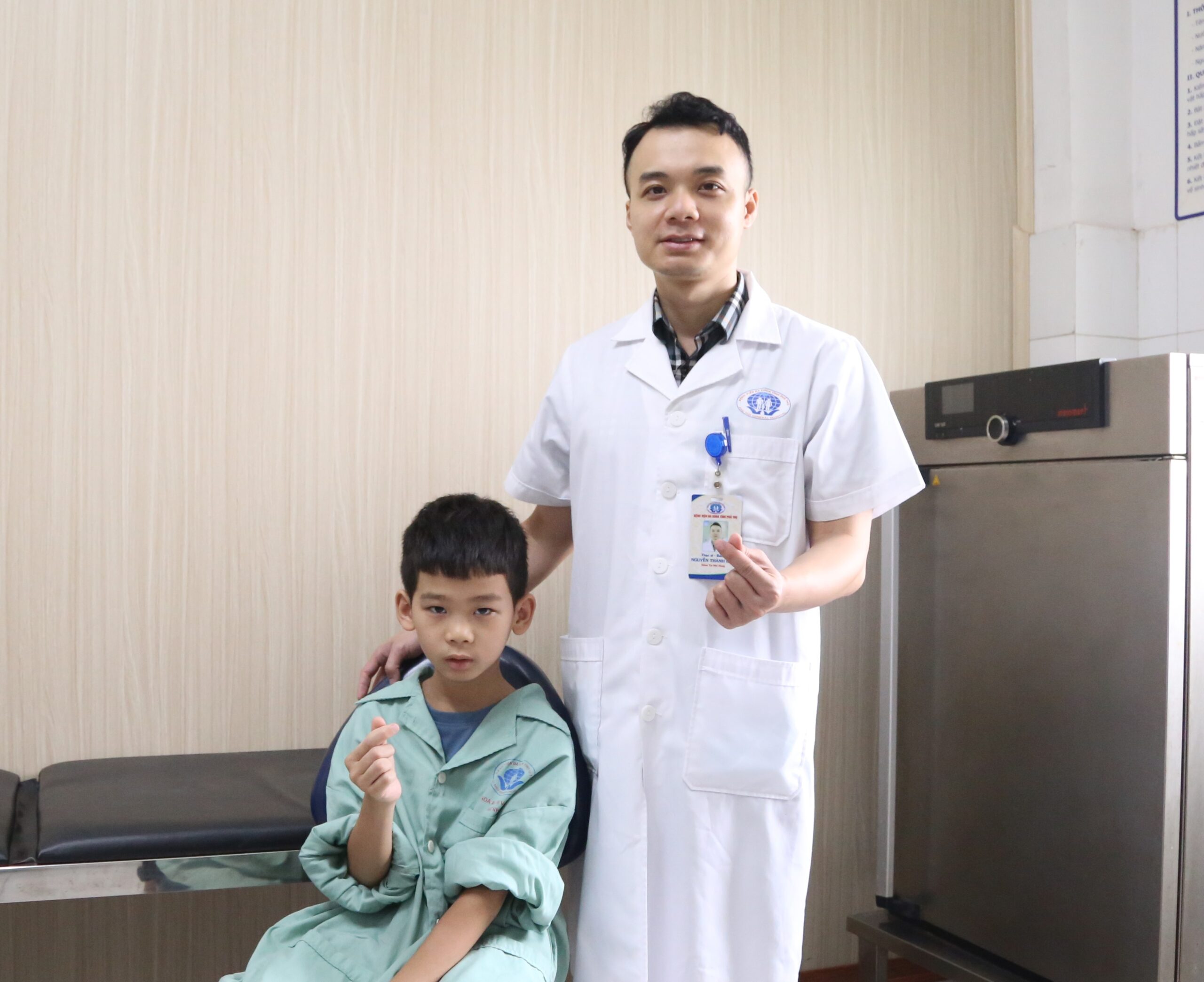 Chữa hóc xương cá bằng mẹo dân gian, bé trai 9 tuổi bị áp xe thực quản