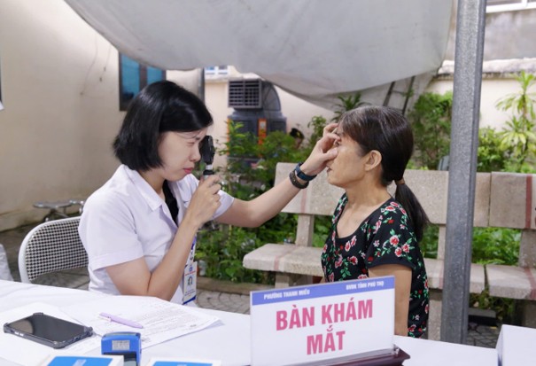 Bệnh viện Đa khoa tỉnh Phú Thọ ra quân khám sức khỏe định kỳ, khám sàng lọc miễn phí cho người dân 27 trien khai kham suc khoe dinh ky 11