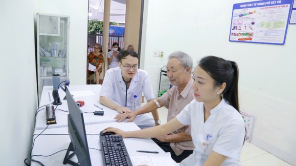 Bệnh viện Đa khoa tỉnh Phú Thọ ra quân khám sức khỏe định kỳ, khám sàng lọc miễn phí cho người dân 29 trien khai kham suc khoe dinh ky 113