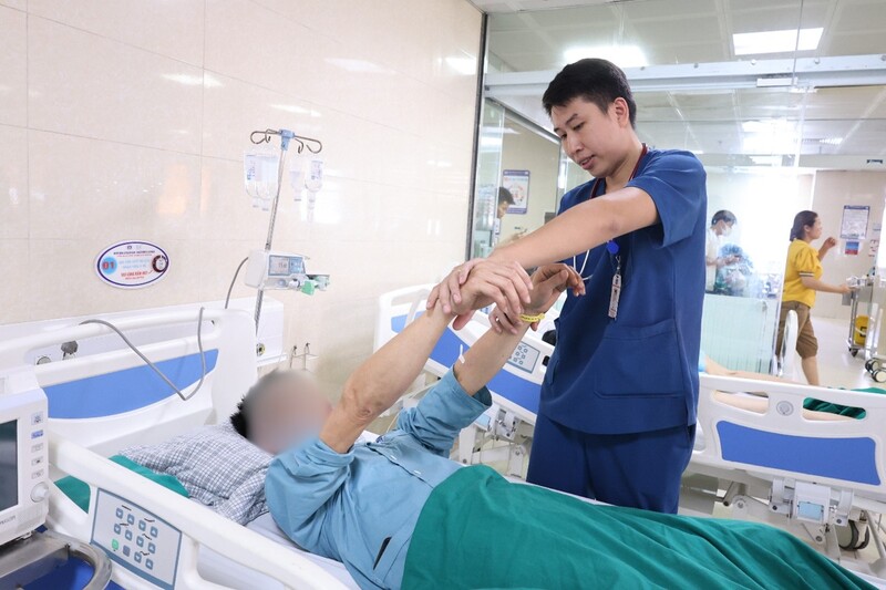Người đàn ông 39 tuổi xuất huyết não do vỡ túi phình mạch máu não: Đừng chủ quan vì còn trẻ 6 xuất huyết não do vỡ túi phình mạch máu não 2
