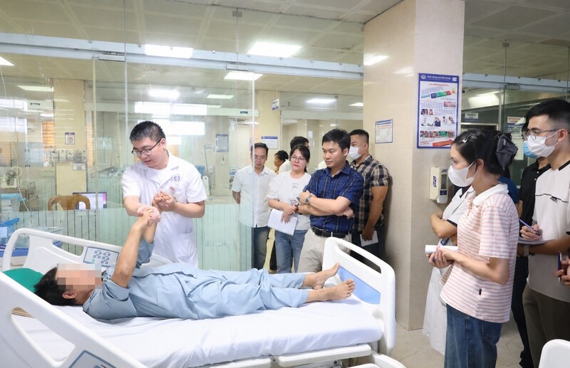 Bệnh viện Đa khoa tỉnh Phú Thọ phối hợp với Bệnh viện Bạch Mai tổ chức chương trình đào tạo “Cập nhật một số chuyên đề Đột quỵ” 8 dao tao dot quy 4