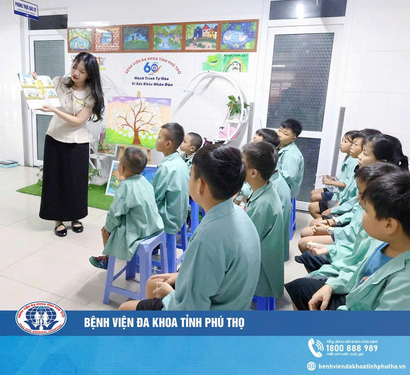 Góc yêu thương tại Bệnh viện Đa khoa tỉnh Phú Thọ: Đồng hành cùng bệnh nhi trên hành trình điều trị 8 doc sach cho benh nhi 1