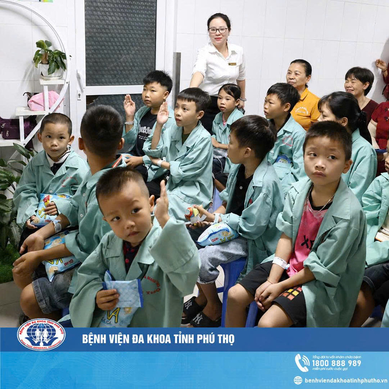Góc yêu thương tại Bệnh viện Đa khoa tỉnh Phú Thọ: Đồng hành cùng bệnh nhi trên hành trình điều trị 9 doc sach cho benh nhi 2