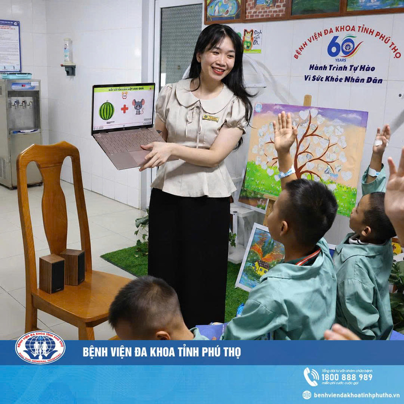 Góc yêu thương tại Bệnh viện Đa khoa tỉnh Phú Thọ: Đồng hành cùng bệnh nhi trên hành trình điều trị 11 doc sach cho benh nhi 4