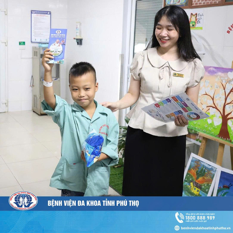 Góc yêu thương tại Bệnh viện Đa khoa tỉnh Phú Thọ: Đồng hành cùng bệnh nhi trên hành trình điều trị 13 doc sach cho benh nhi 6