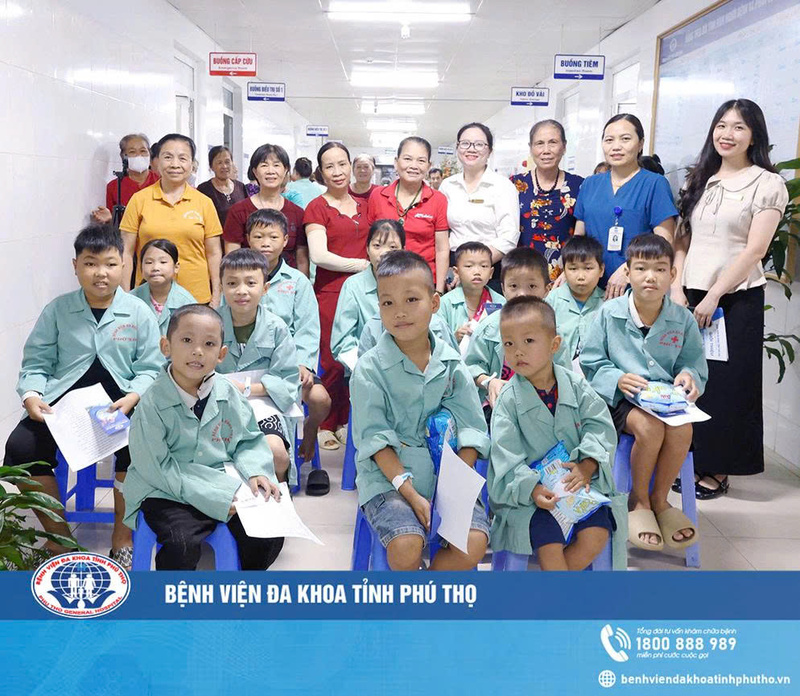 Góc yêu thương tại Bệnh viện Đa khoa tỉnh Phú Thọ: Đồng hành cùng bệnh nhi trên hành trình điều trị 14 doc sach cho benh nhi 7
