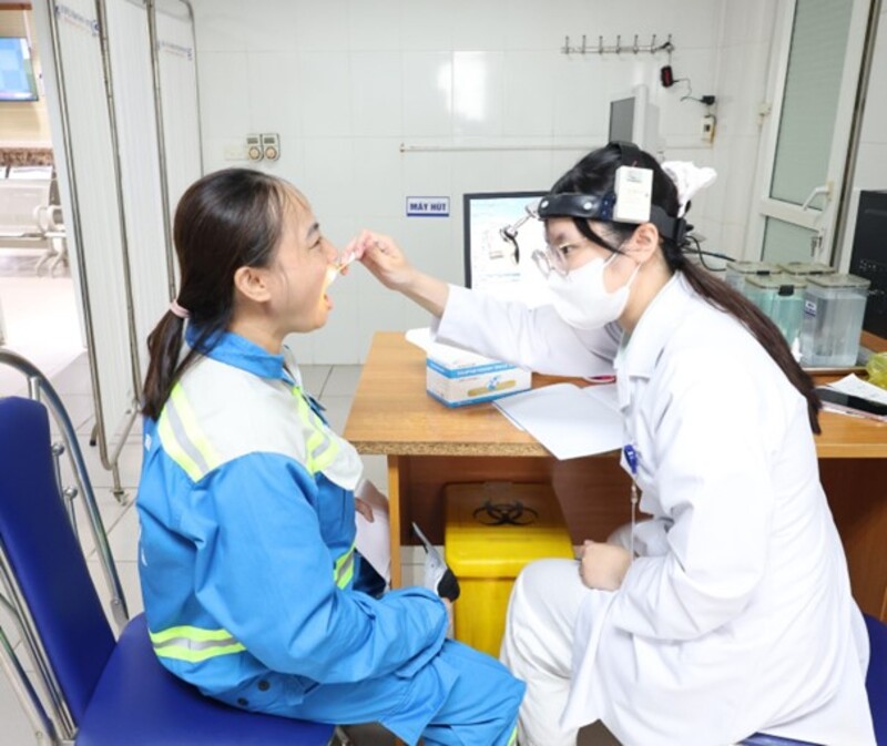 Hơn 300 cán bộ, nhân viên Công ty Cổ phần Môi trường và Dịch vụ đô thị Việt Trì được khám sức khỏe định kỳ tại Bệnh viện Đa khoa tỉnh Phú Thọ 25 kham suc khoe dinh ky cong ty moi truong do thi 12
