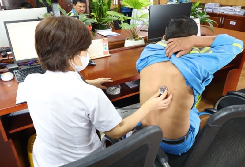 Hơn 300 cán bộ, nhân viên Công ty Cổ phần Môi trường và Dịch vụ đô thị Việt Trì được khám sức khỏe định kỳ tại Bệnh viện Đa khoa tỉnh Phú Thọ 19 kham suc khoe dinh ky cong ty moi truong do thi 6