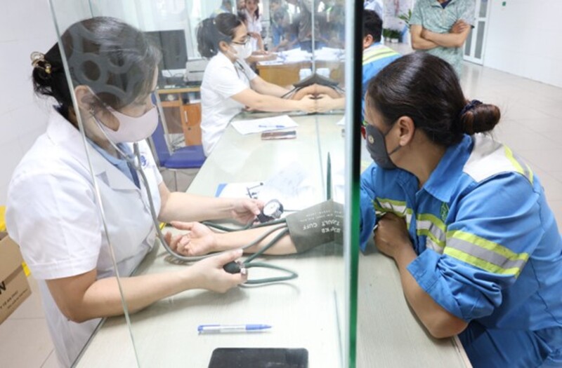 Hơn 300 cán bộ, nhân viên Công ty Cổ phần Môi trường và Dịch vụ đô thị Việt Trì được khám sức khỏe định kỳ tại Bệnh viện Đa khoa tỉnh Phú Thọ 21 kham suc khoe dinh ky cong ty moi truong do thi 8