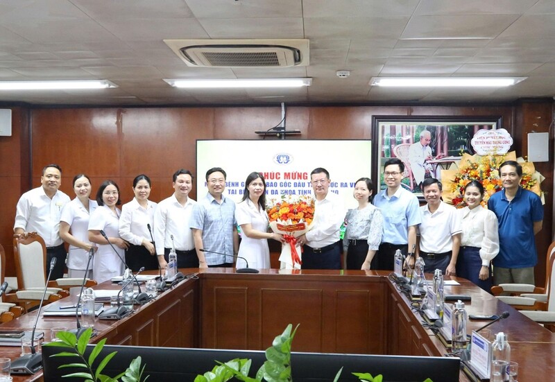 Chúc mừng người bệnh ghép tế bào gốc đầu tiên tại Bệnh viện Đa khoa tỉnh Phú Thọ được ra viện 13 nguoi benh ghep te bao goc ra vien 3